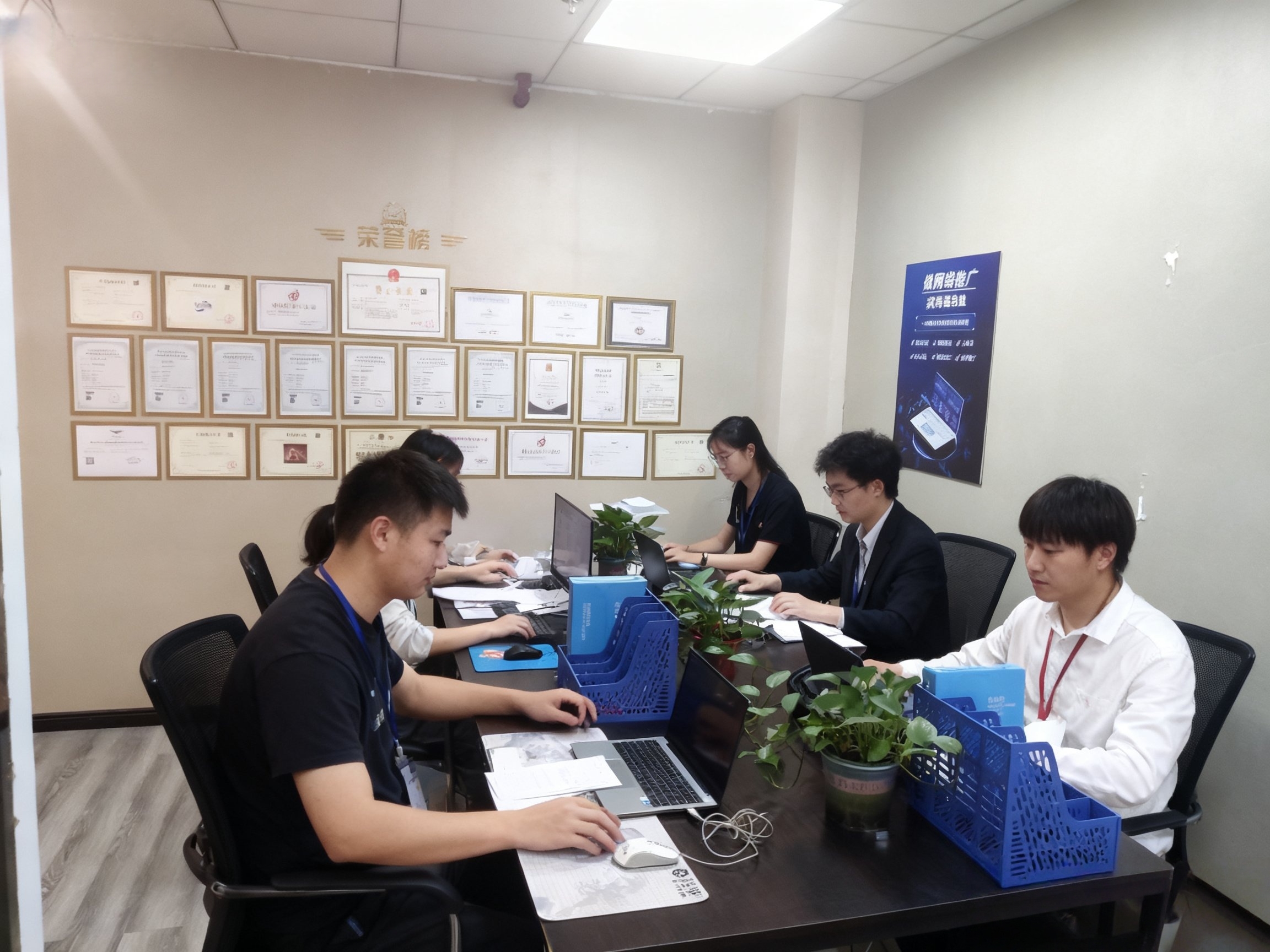 团队办公实拍图